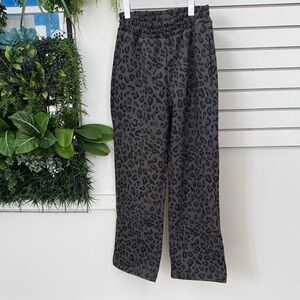 Leopard Print Comfrt Women's Sweatpants. New w/o tags. Never Worn. Never Washed.